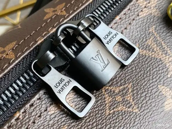 VUITTON BANDOULIÈRE LOUIS KEEPALL 50 0701